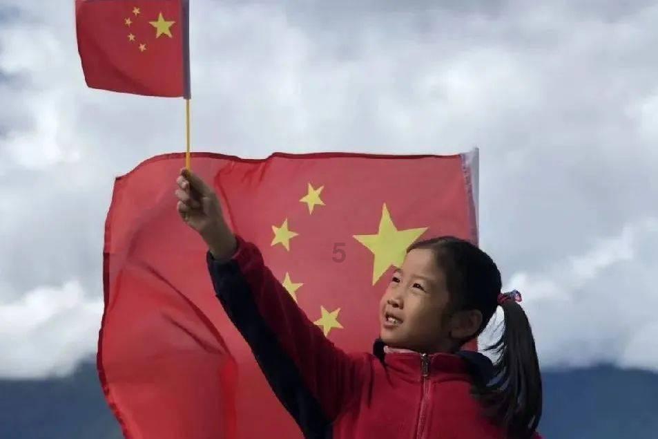 杨紫新剧《要久久爱》首播,看完3集,我连发感慨观众又捡到宝了